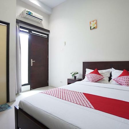 OYO 1236 Elite Residence Manado Exterior foto