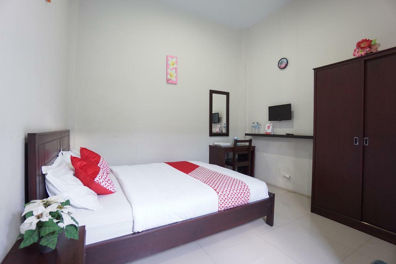 OYO 1236 Elite Residence Manado Exterior foto