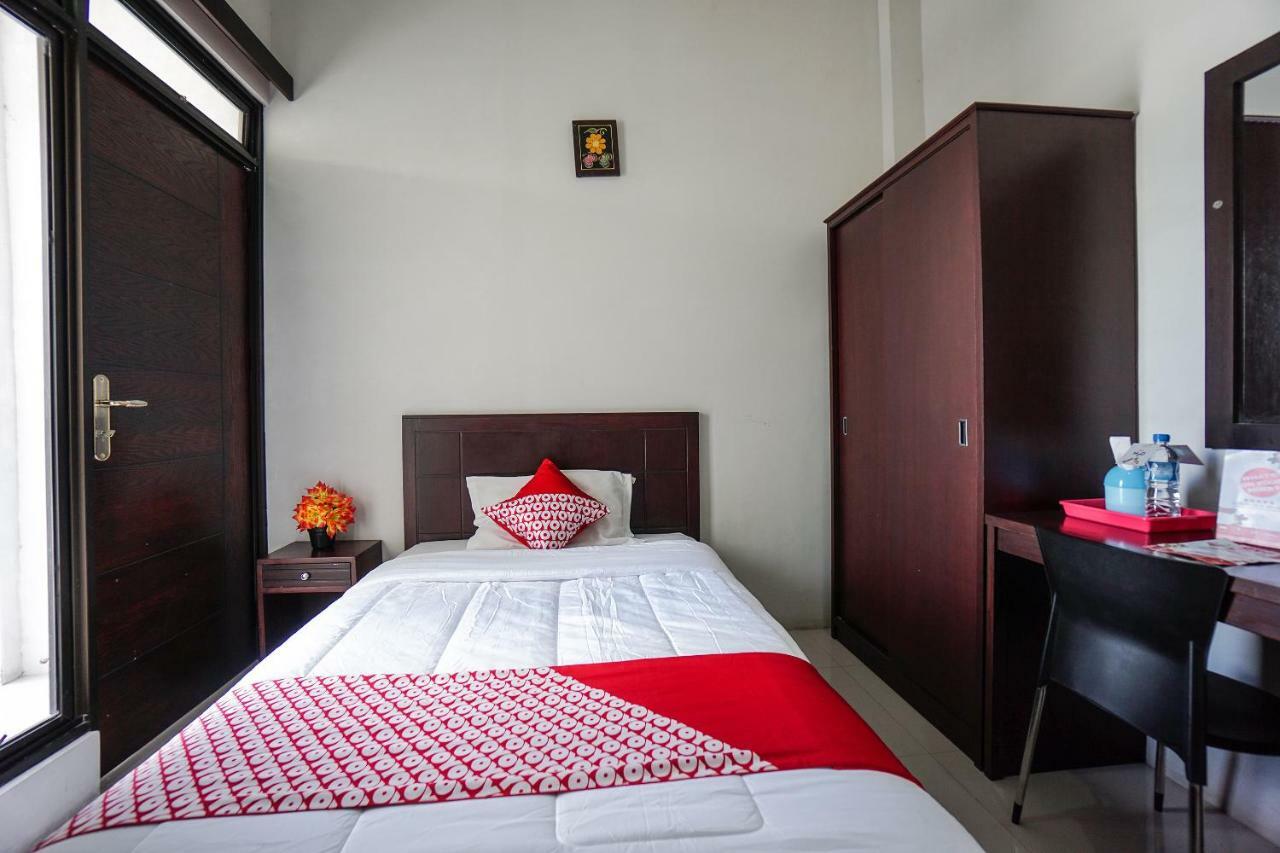 OYO 1236 Elite Residence Manado Exterior foto