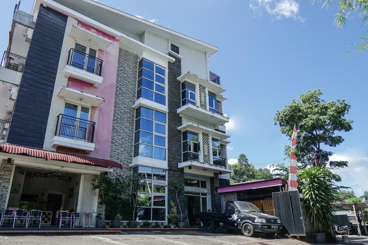 OYO 1236 Elite Residence Manado Exterior foto